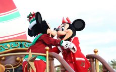 ディズニーランドのクリスマス！絵本の中から飛び出したディズニーキャラクターたちの物語！