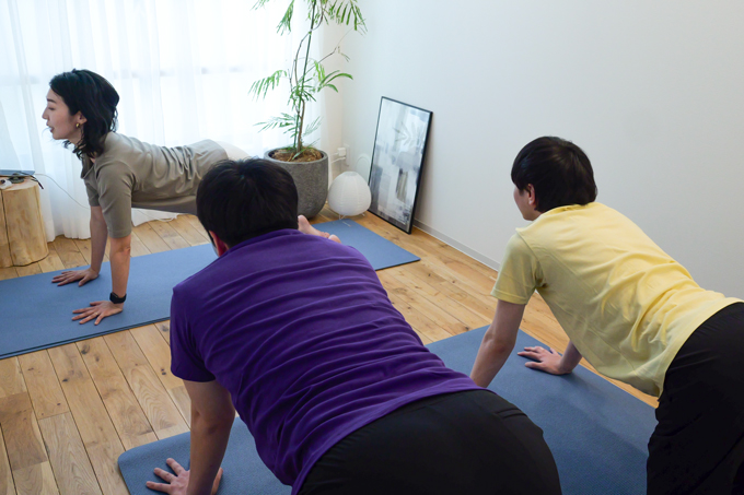 勉強の合間に身体と心を整え集中力UP！　がっこうヨガ推進委員会でランパンプスが受験生向けヨガを習得！