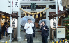 都内最強の強運スポットと言われる理由とは！？　小網神社にてランパンプスが合格祈願！
