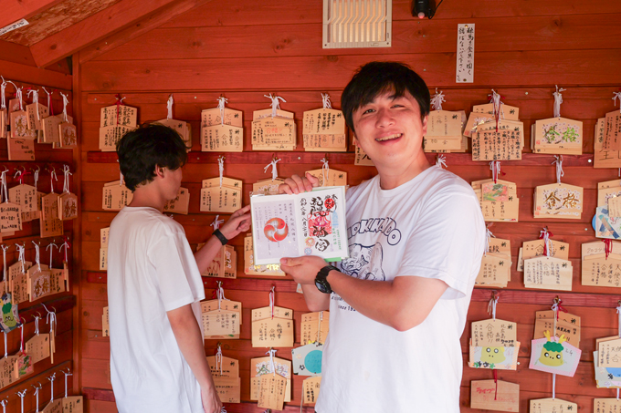 世にも珍しい天神様の立像がご祭神!? 札幌八幡宮にてランパンプスが合格祈願!